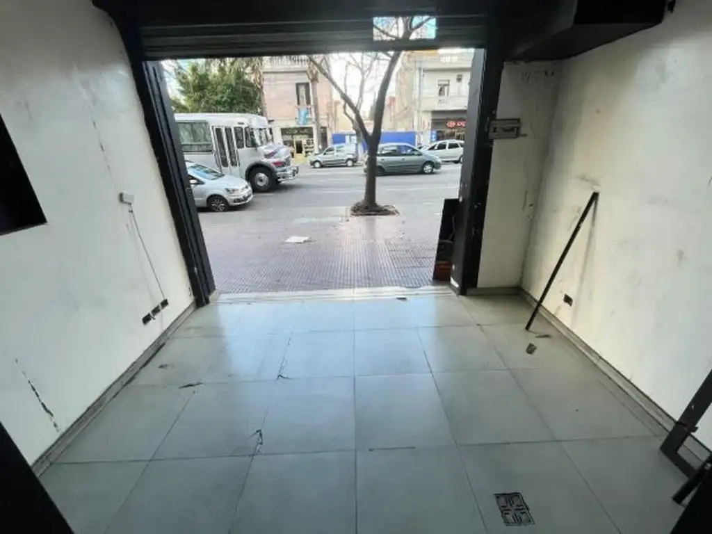 Foto de ALQUILER DE LOCAL Av. J. B. Alberdi al 5400, imagen 1