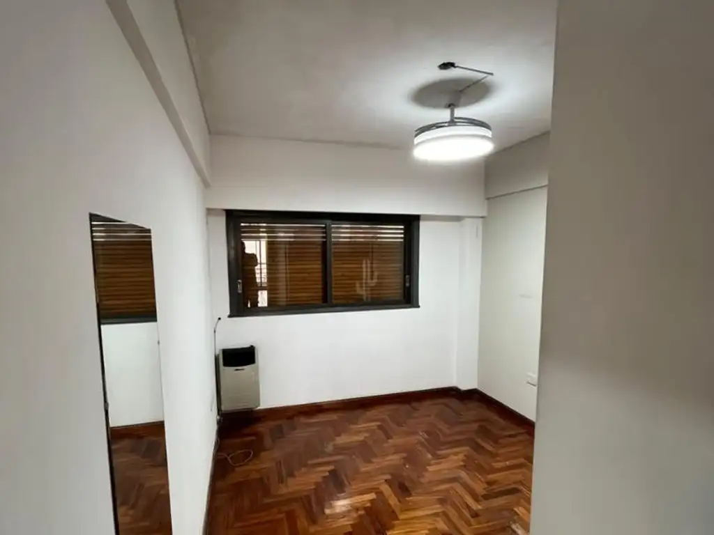 Foto de Excelente 2 ambientes con Suite y toilette al frente, imagen 3