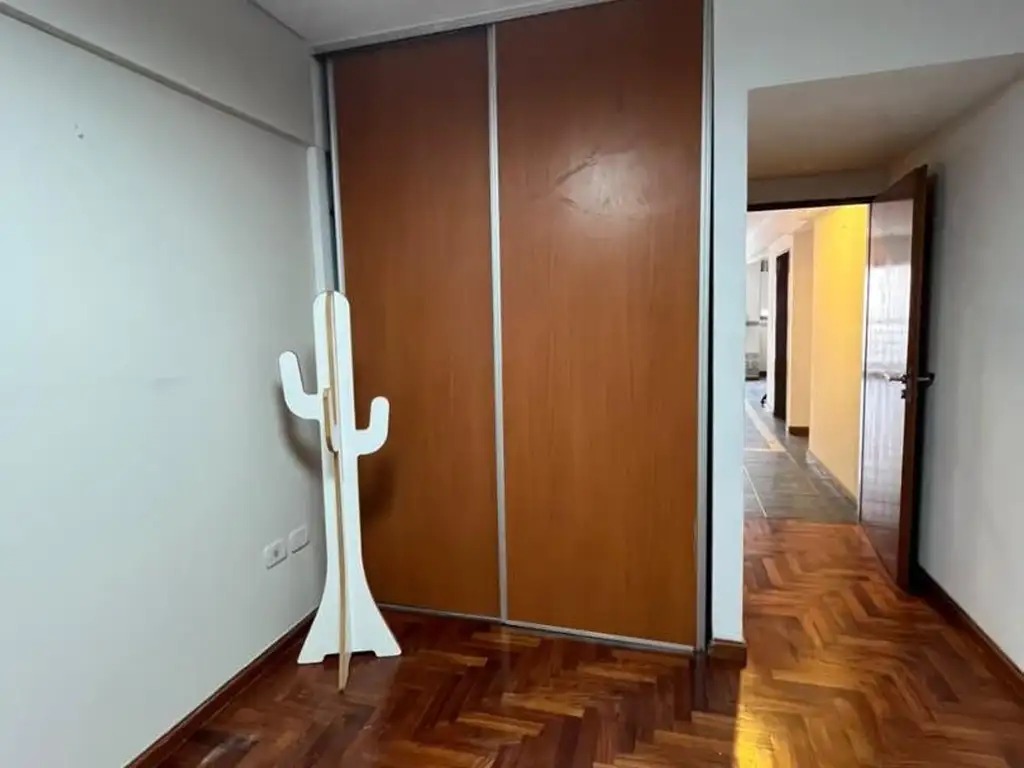 Foto de Excelente 2 ambientes con Suite y toilette al frente, imagen 2