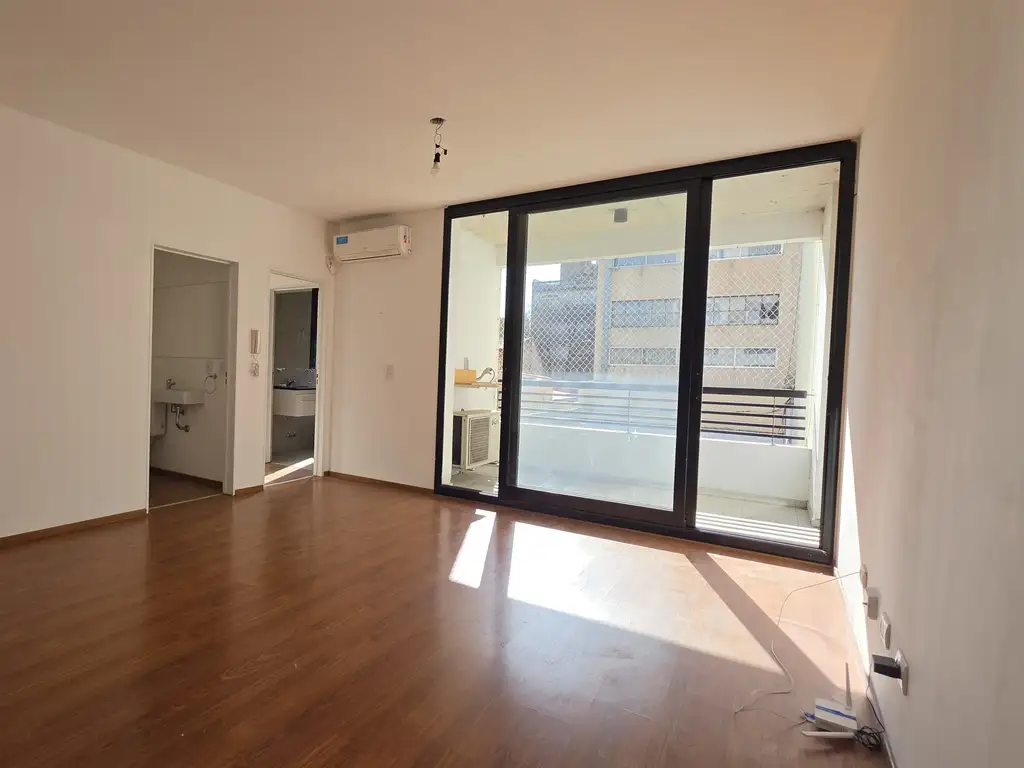 Foto de Departamento de 2 ambientes con balcón. Muy luminoso. Con cochera., imagen 2