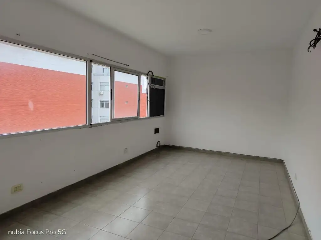 Foto de AMPL LUMI MONOAMBIENTE DIVISIBLE A MTS AV GAONA SIN EXPENSA, imagen 3