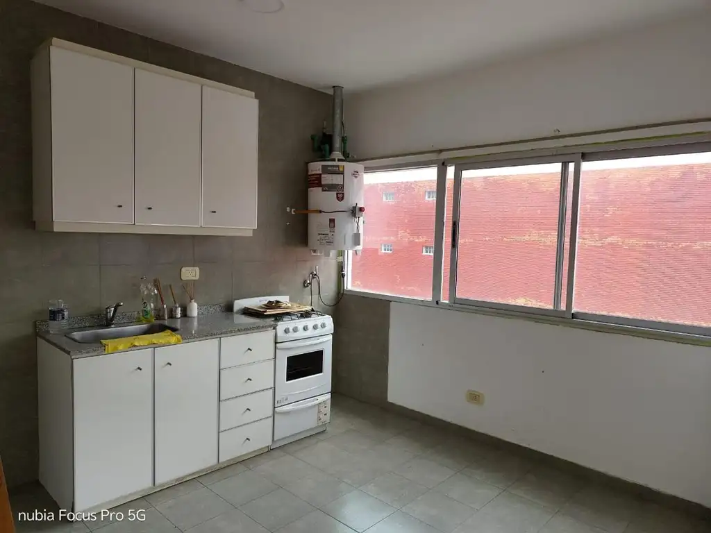 Foto de AMPL LUMI MONOAMBIENTE DIVISIBLE A MTS AV GAONA SIN EXPENSA, imagen 5
