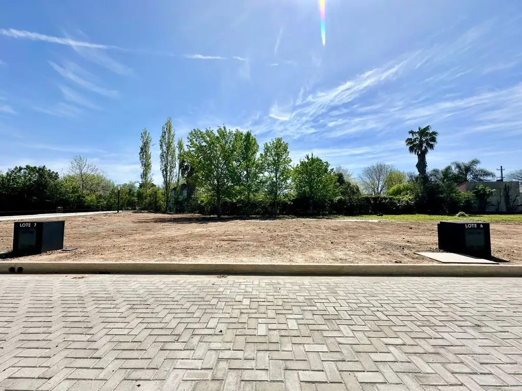 Foto de Lote en Barrio Cerrado en venta en City Bell sobre Calle 473 [Cod, imagen 3