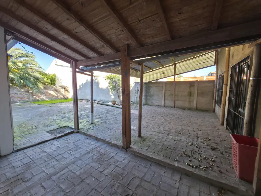Foto de Gran salon con destino comercial - 2 baños - Berazategui - 200m2, imagen 4