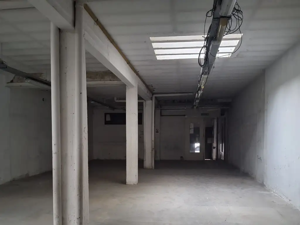 Foto de almagro espectacular local (galpon ) de 333 m2 planta libre a mts de av, imagen 1