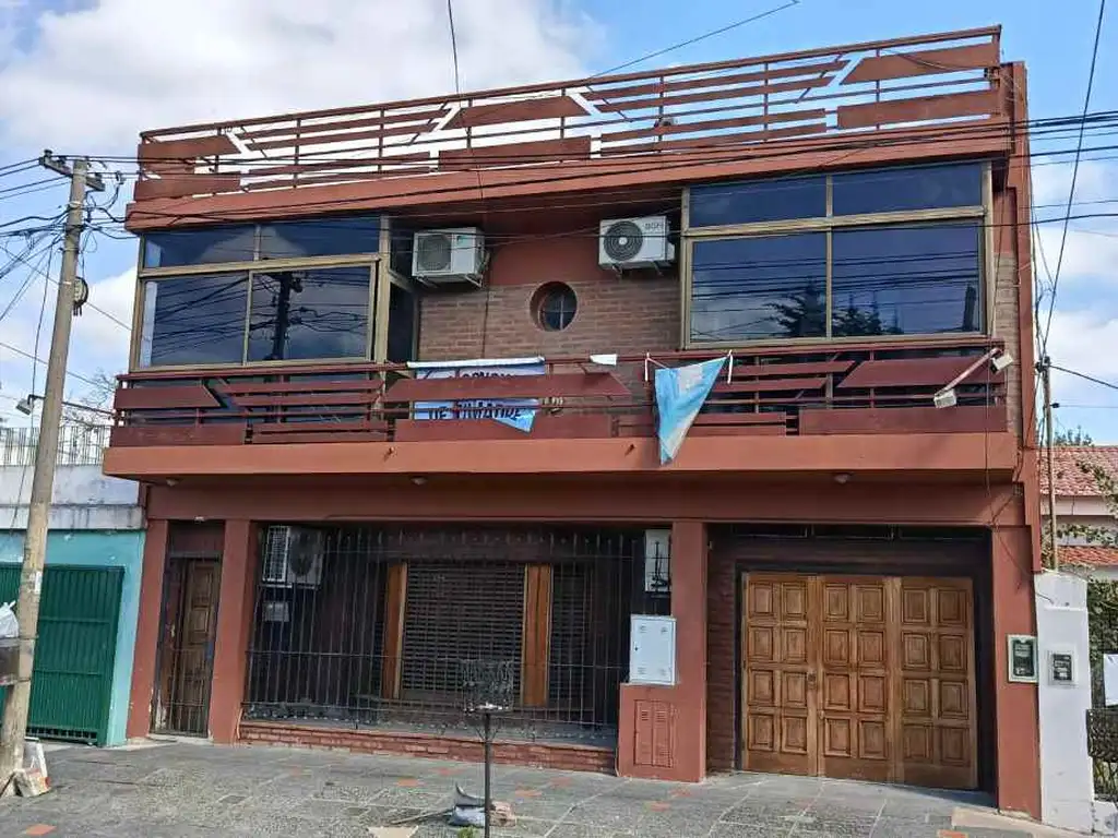 Foto de Casa 6 Ambientes en Alquiler - Castelar Sur, imagen 1