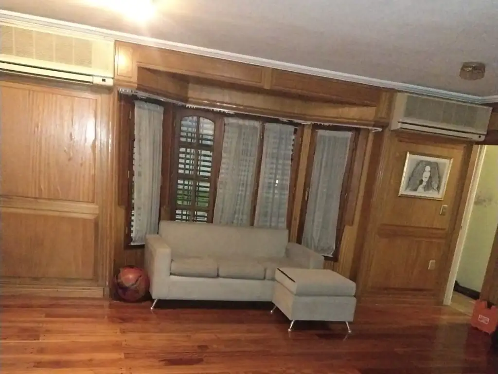 Foto de Casa 6 Ambientes en Alquiler - Castelar Sur, imagen 2