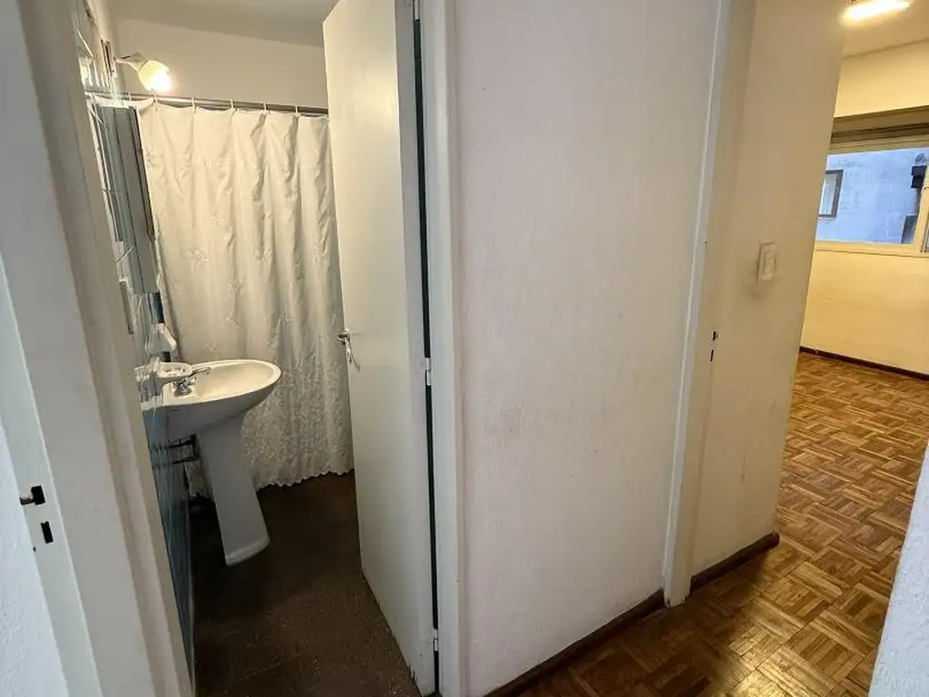 Foto de Departamento de 2 dormitorios con balcon al frente., imagen 4