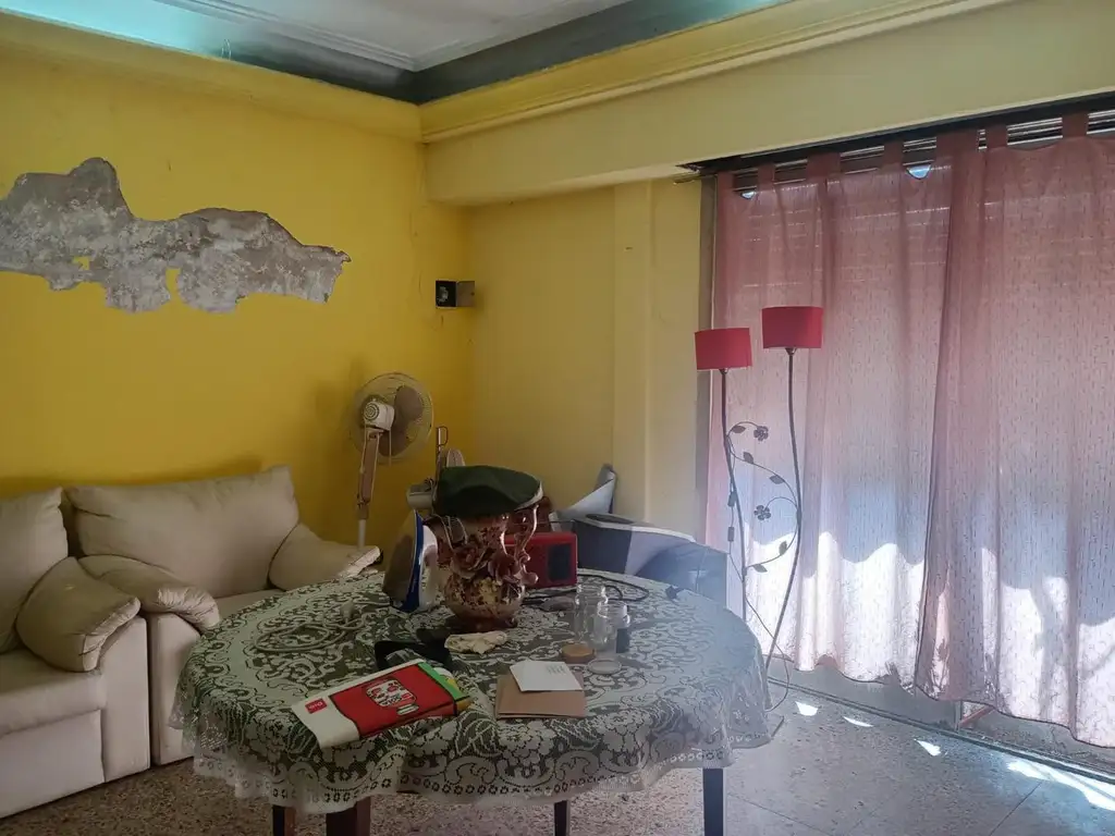 Foto de DPTO 1 PISO X ESC. TIPO CASA. AL FRENTE C BALCON, imagen 4