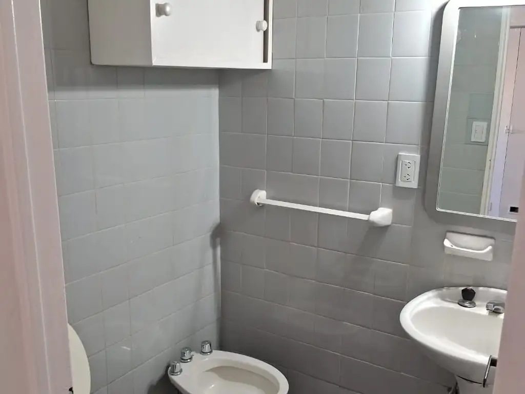 Foto de MONOAMBIENTE - APTO PROFESIONAL - EXCELENTE UBICACION, imagen 4