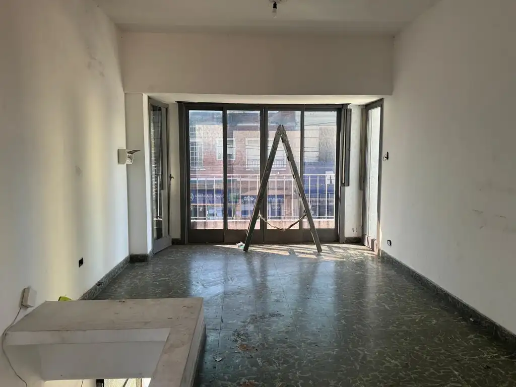 Foto de 3 AMB PARA OFICINA O PEQUEÑO DEPOSITO. EXCELENTE UBICACION, imagen 4