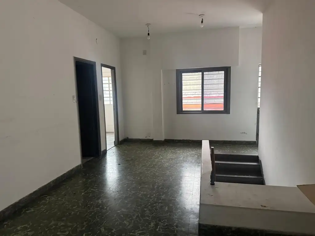 Foto de 3 AMB PARA OFICINA O PEQUEÑO DEPOSITO. EXCELENTE UBICACION, imagen 1
