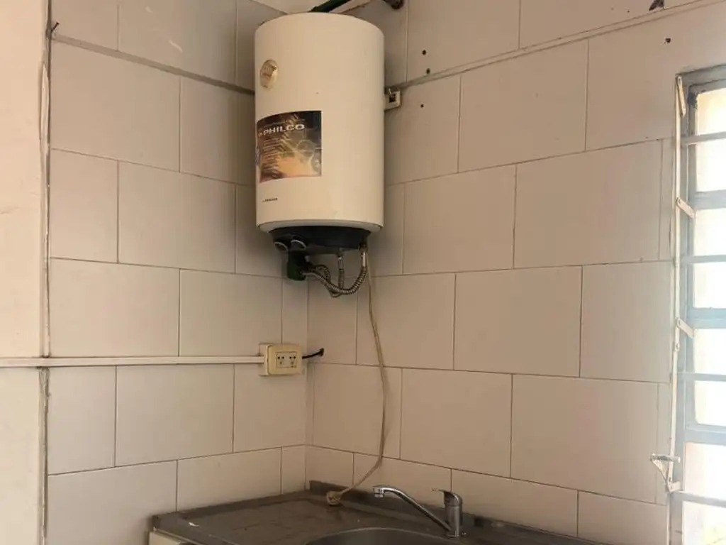 Foto de 3 AMB PARA OFICINA O PEQUEÑO DEPOSITO. EXCELENTE UBICACION, imagen 3