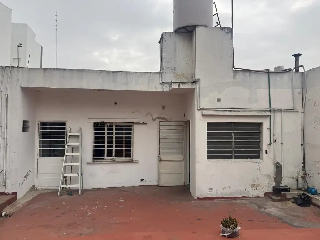 Foto de 3 AMB PARA OFICINA O PEQUEÑO DEPOSITO. EXCELENTE UBICACION, imagen 2