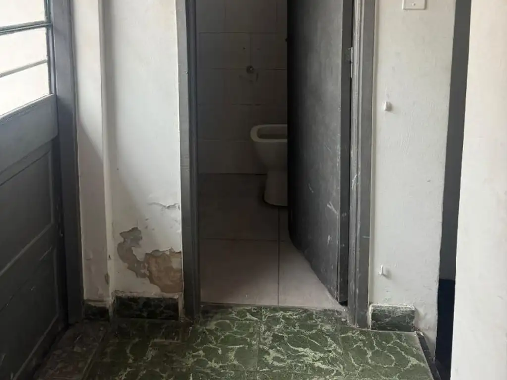 Foto de 3 AMB PARA OFICINA O PEQUEÑO DEPOSITO. EXCELENTE UBICACION, imagen 5