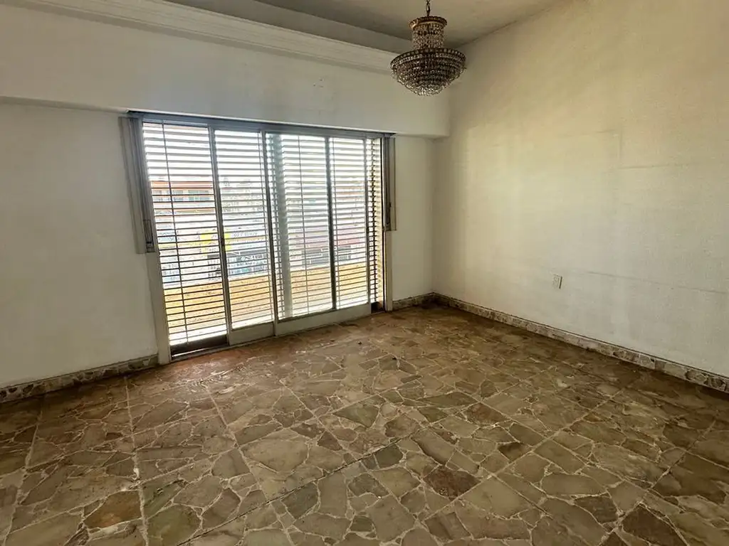 Foto de VENTA - CASA MULTIFAMILIAR A REFACCIONAR - VILLA MADERO, imagen 2