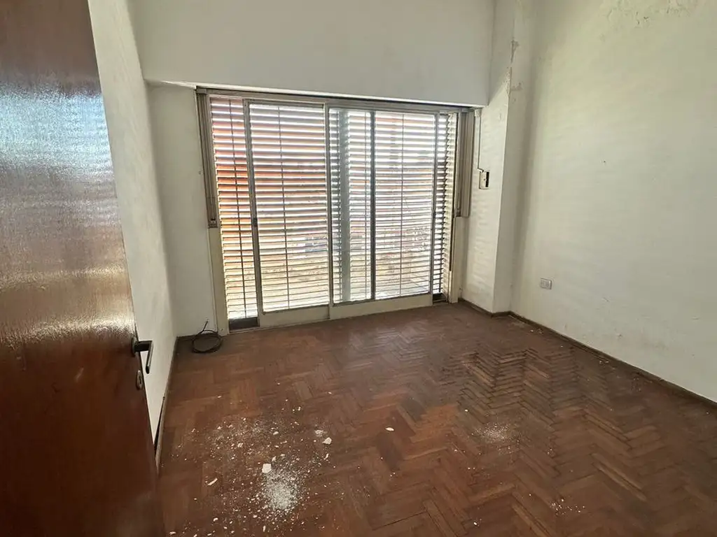 Foto de VENTA - CASA MULTIFAMILIAR A REFACCIONAR - VILLA MADERO, imagen 4