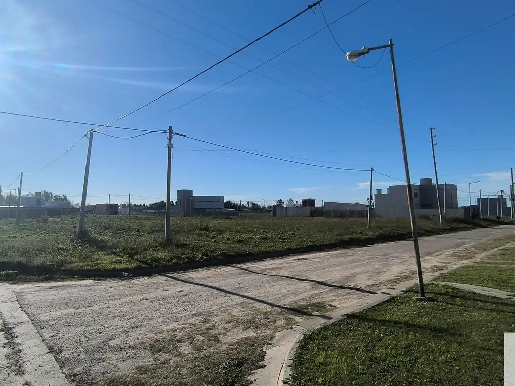 Foto de Terreno / Lote en venta Calle 6 esq. 629 bis Sup. 335m2 -- Villa Elvira-, imagen 3