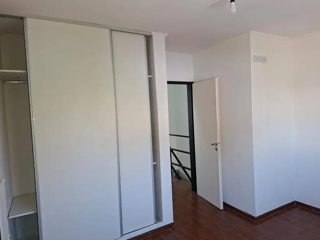 Foto de HERMOSO DUPLEX INMEJORABLE UBICACION CON COCHERA !!!, imagen 2