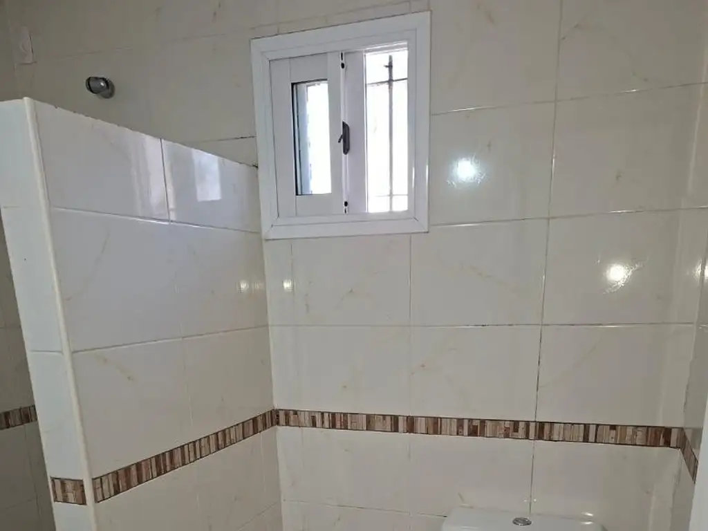 Foto de HERMOSO DUPLEX INMEJORABLE UBICACION CON COCHERA !!!, imagen 4