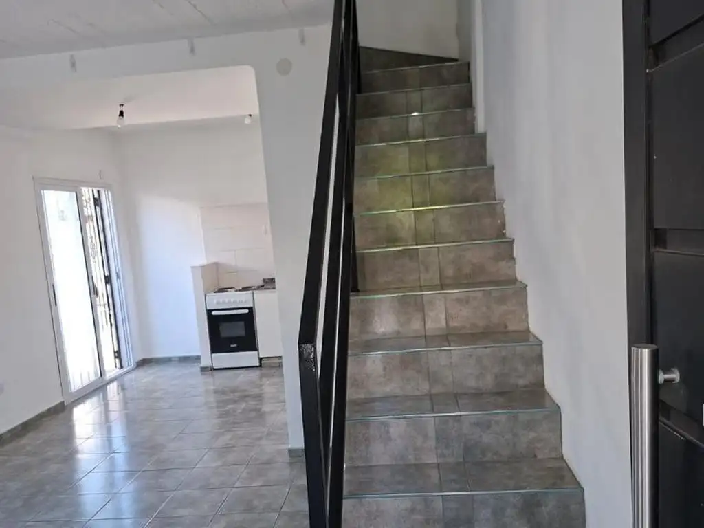 Foto de HERMOSO DUPLEX INMEJORABLE UBICACION CON COCHERA !!!, imagen 5