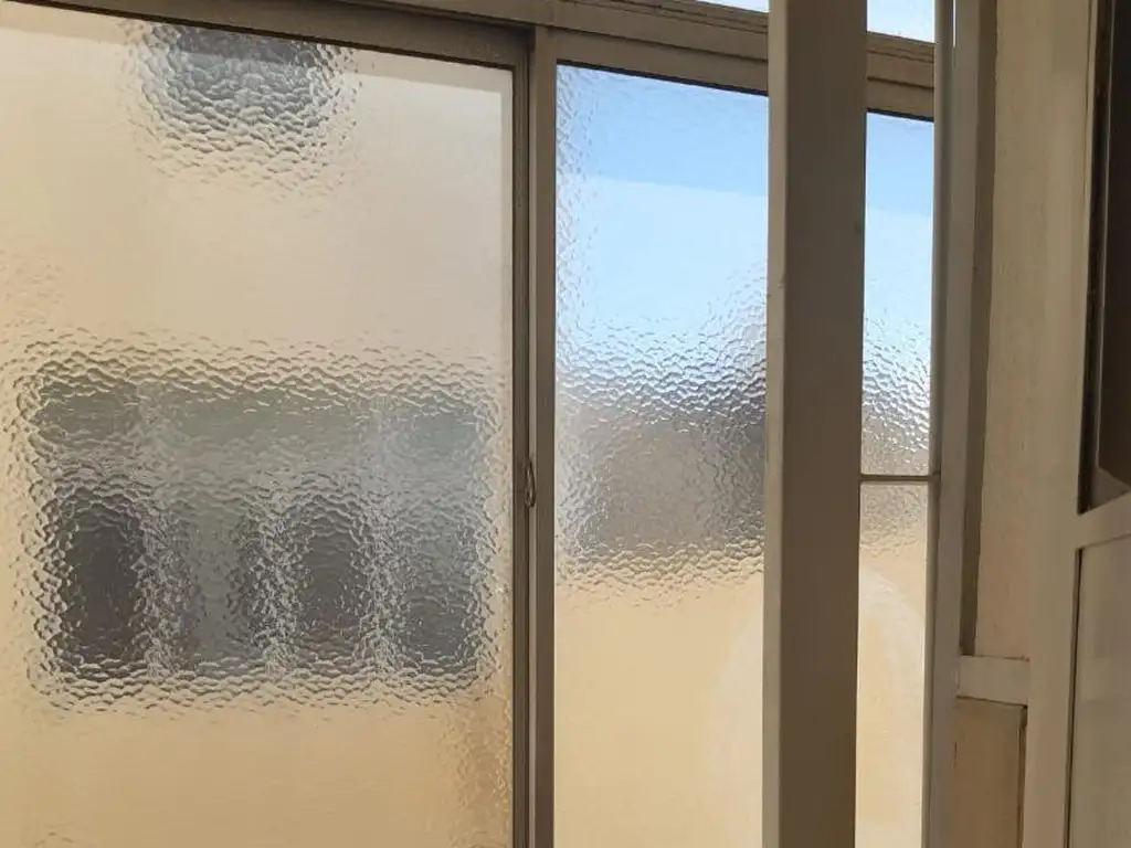Foto de DEPARTAMENTO DOS AMB. AL CONTRAFRENTE 1° PISO POR ESCALERA, imagen 3