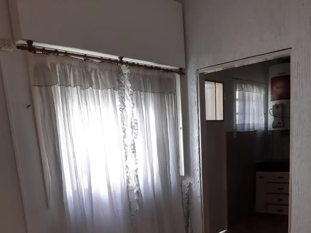 Foto de DEPARTAMENTO DOS AMB. AL CONTRAFRENTE 1° PISO POR ESCALERA, imagen 4