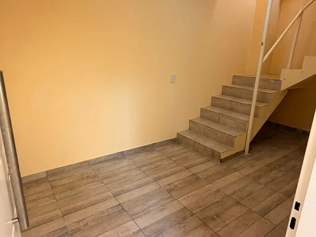 Foto de Alquiler - PH 3 ambientes en 3 plantas con terraza privada - Monte, imagen 5