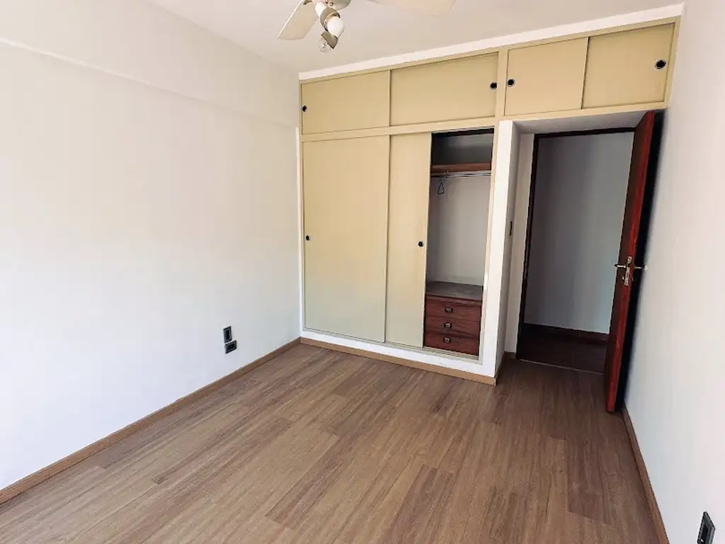 Foto de 3 AMBIENTES CONTRAFRENTE CON BALCON, PATIO y COCHERA, imagen 5