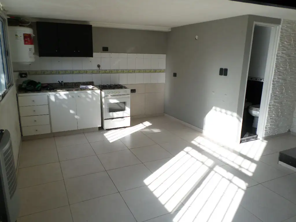 Foto de Depto 2 amb. PB al fte. tipo loft, imagen 2