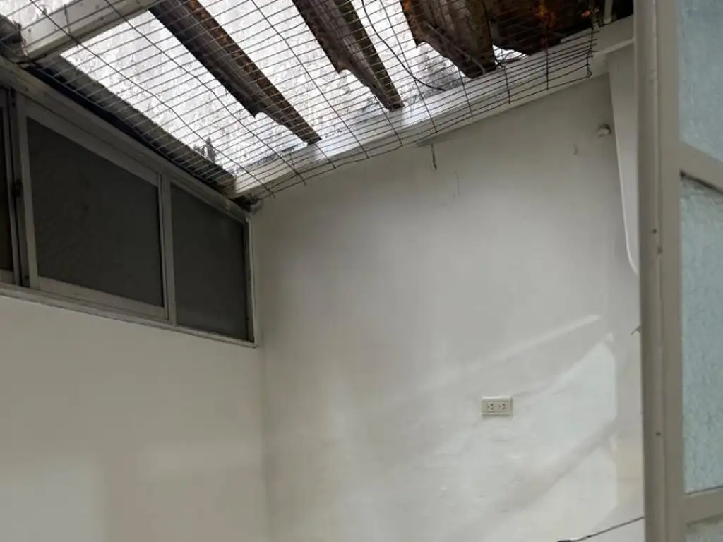 Foto de Monoambiente en P.B. lateral de 4,5 x 4 con cocina independ, imagen 5