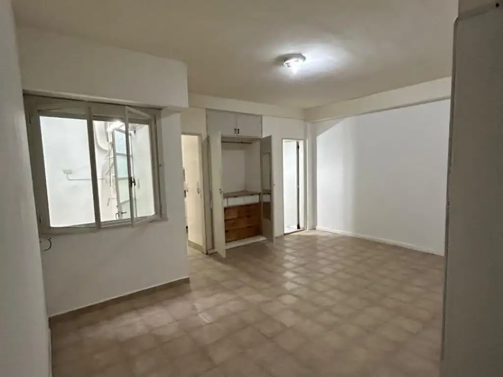 Foto de Monoambiente en P.B. lateral de 4,5 x 4 con cocina independ, imagen 3