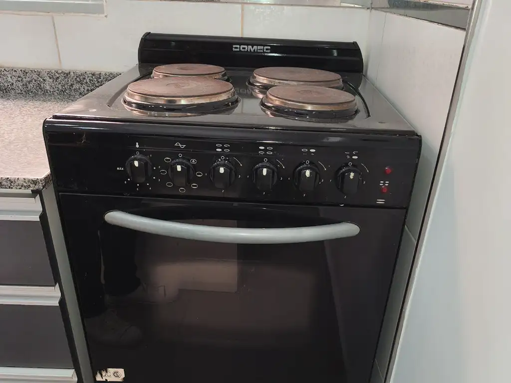 Foto de DEPARTAMENTO 1 AMBIENTE. NO PAGA EXPENSAS. MARIANO MORENO 3799, imagen 2
