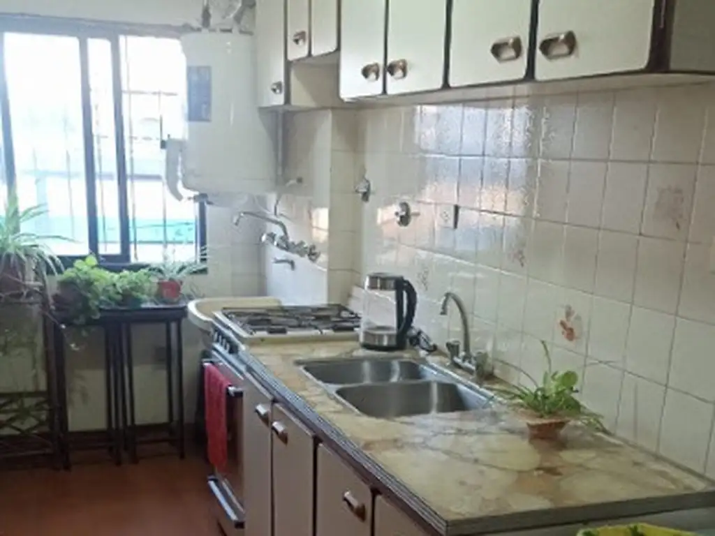Foto de DEPARTAMENTO DE 4 AMBIENTES EN ALQUILER - CIUDADELA, imagen 1