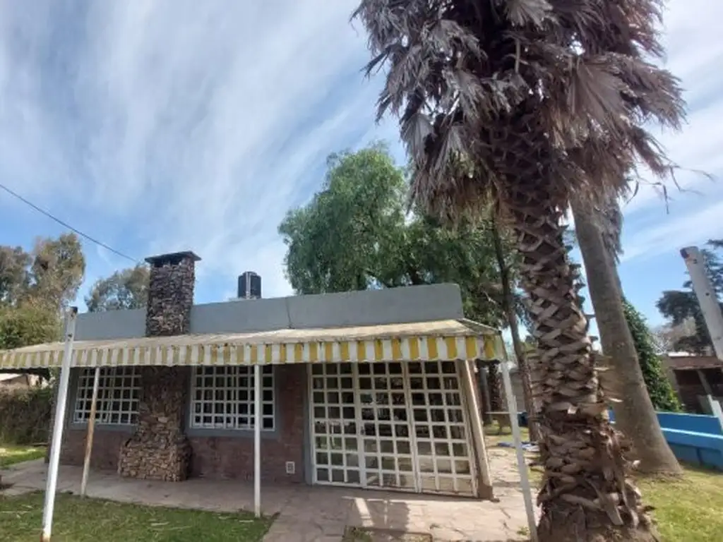 Foto de CASA CON PARQUE ARBOLADO Y PISCINA | 2 DORM | FUNES, imagen 3