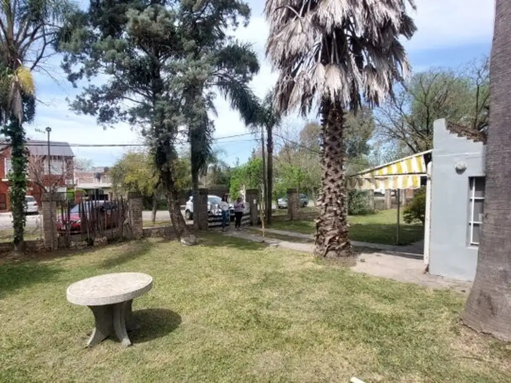 Foto de CASA CON PARQUE ARBOLADO Y PISCINA | 2 DORM | FUNES, imagen 4