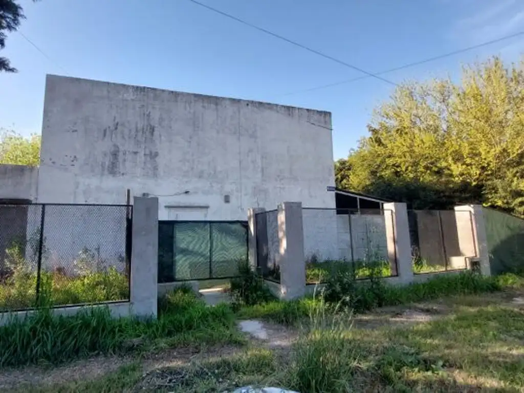 Foto de Casa a reciclar con Lote divisible. Salida a dos calles . Funes, imagen 2