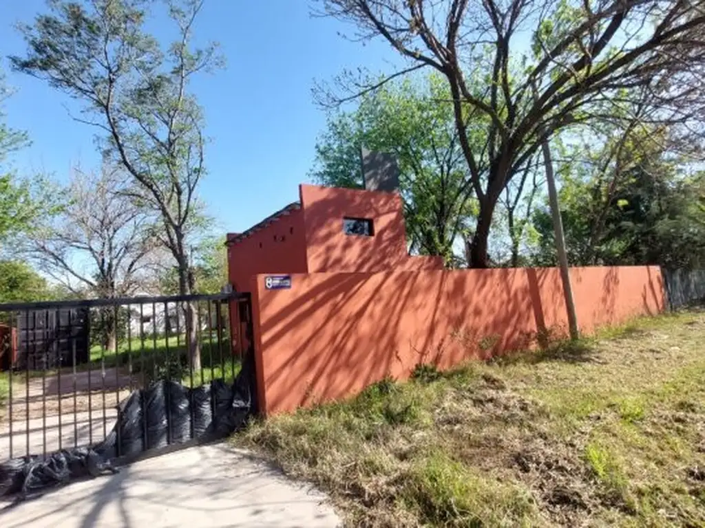 Foto de Casa a reciclar con Lote divisible. Salida a dos calles . Funes, imagen 4