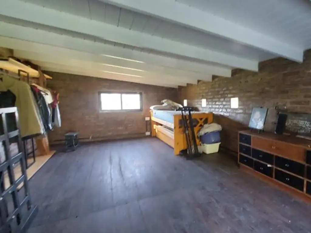 Foto de Casa a reciclar con Lote divisible. Salida a dos calles . Funes, imagen 1