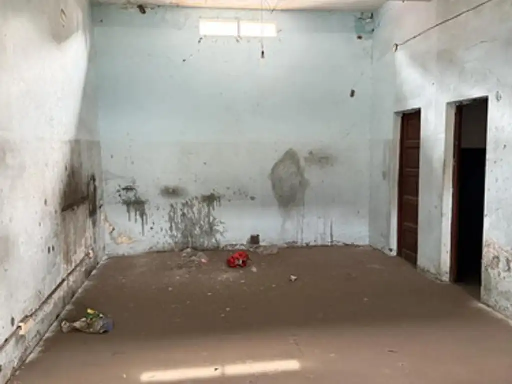 Foto de Local Depósito Con Persiana Ciega Y Puerta De Escape, imagen 2
