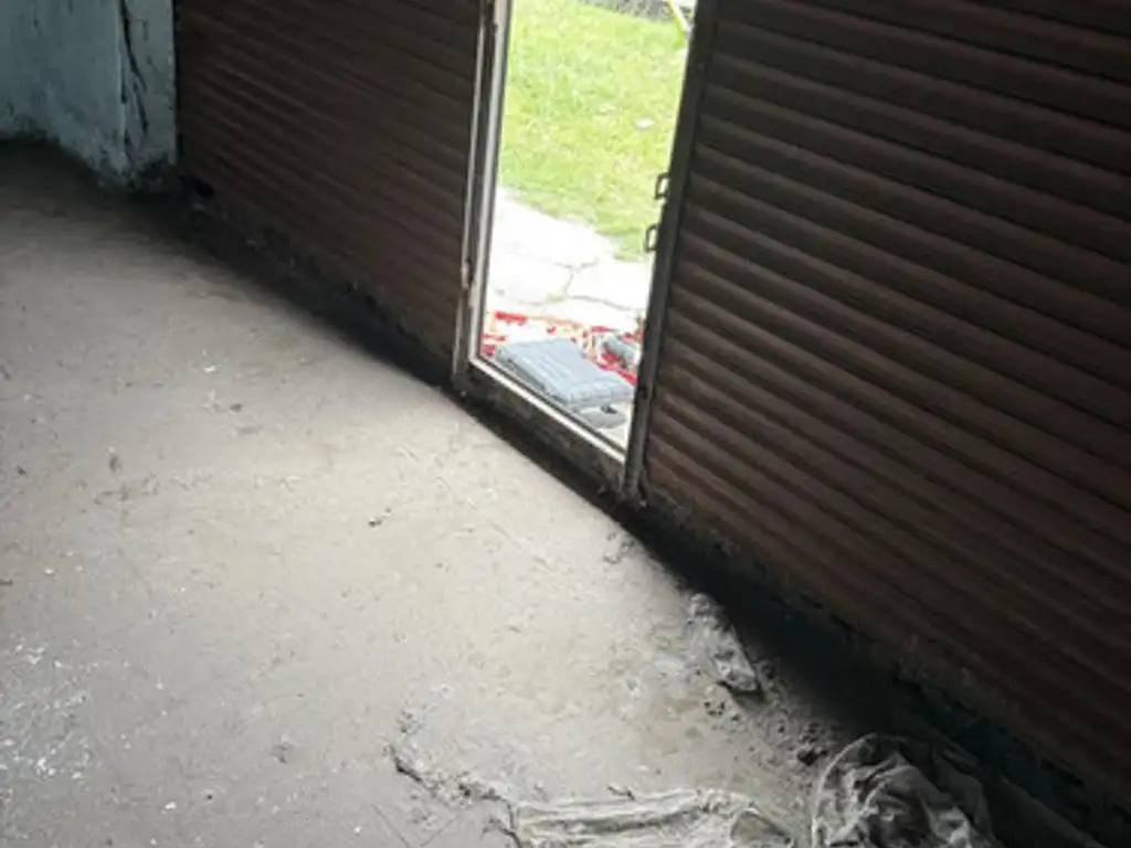 Foto de Local Depósito Con Persiana Ciega Y Puerta De Escape, imagen 3