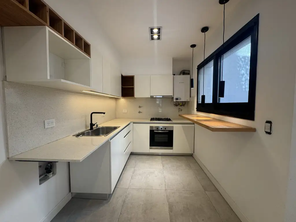 Foto de Casa en planta alta de dormitorios con terraza jacuzzi y parrilla, imagen 1