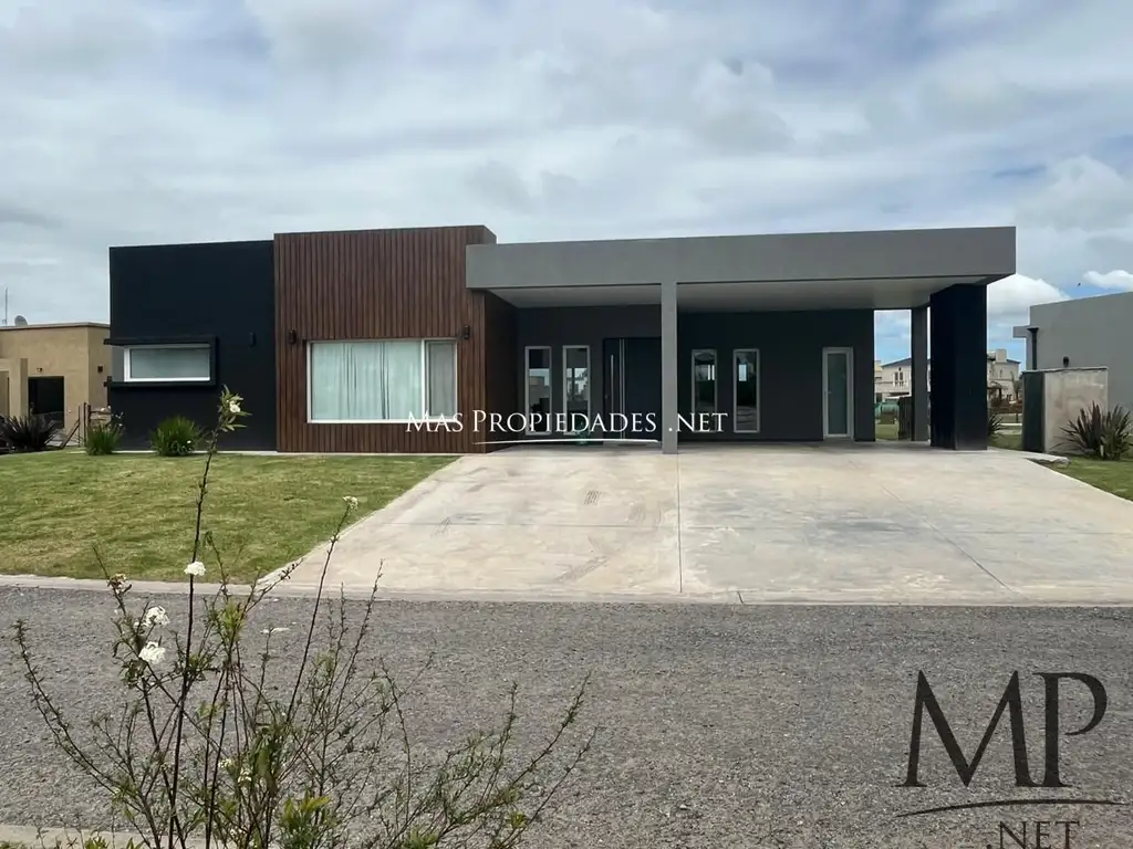 Foto de Venta Casa a la laguna en San Lucas 3 dormitorios Canning, imagen 3
