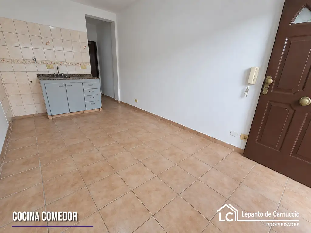 Foto de ¡EN PLANTA BAJA Y CON PATIO! DEPARTAMENTO 2 AMBIENTES EN ALQUILER EN, imagen 2