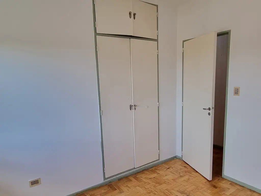 Foto de Departamento VENTA SAN ISIDRO CENTRO 5to piso al FRENTE MUY LUMINOSO 3, imagen 3