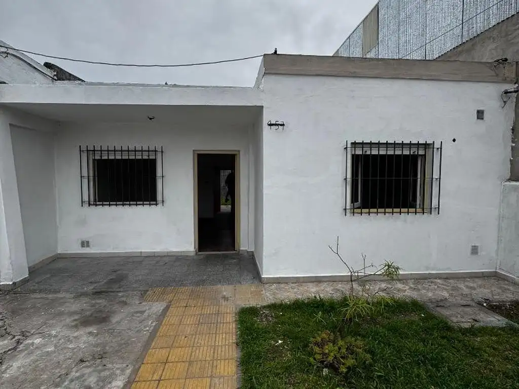 Foto de Casa de 3 ambientes en alquiler con verde – Roma 157, imagen 5