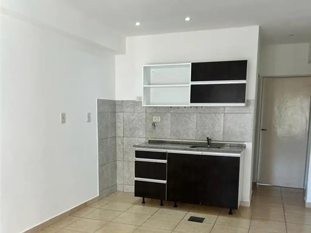 Foto de DEPARTAMENTO 2 AMBIENTES - VILLA CENTENARIO, RESISTENCIA, imagen 2