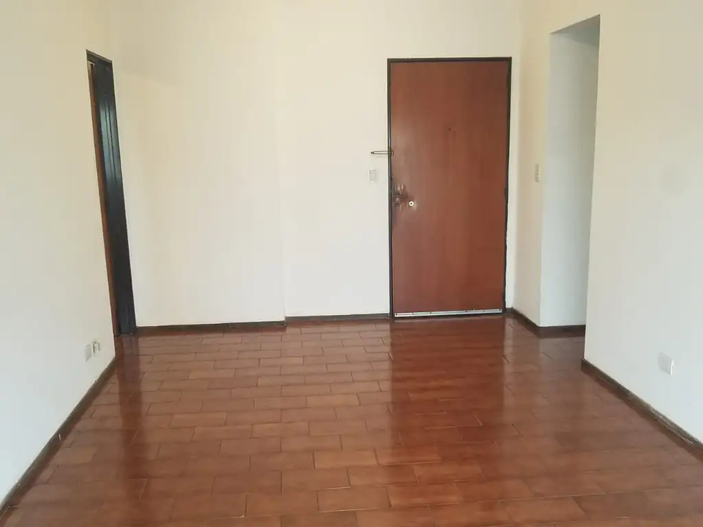 Foto de DEPARTAMENTO 3 AMBIENTES EN ALQUILER – BALCÓN CORRIDO AL FRENTE ALSINA, imagen 5