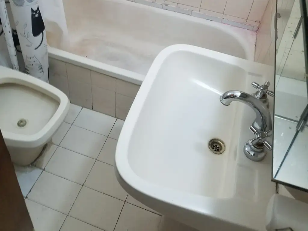 Foto de DEPARTAMENTO 3 AMBIENTES EN ALQUILER – BALCÓN CORRIDO AL FRENTE ALSINA, imagen 2