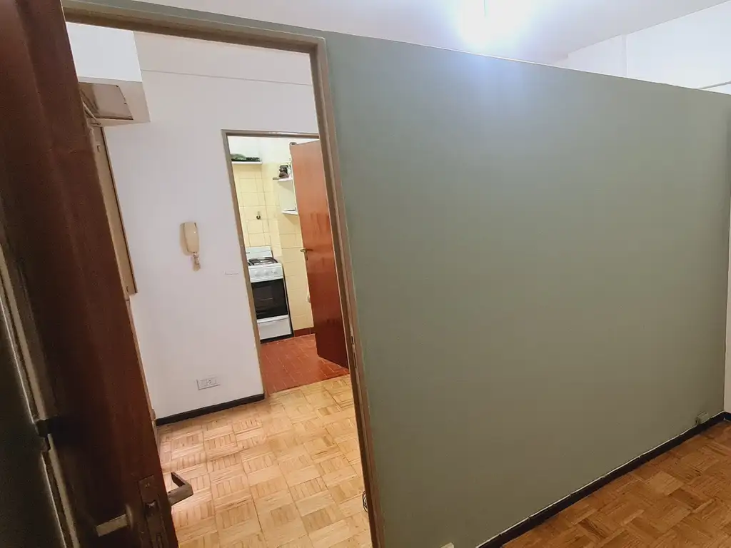Foto de 1 AMB DIVIDIDO, COCINA SEPARADA A GAS Y BAÑO COMPLETO (BARRIO: ONCE), imagen 2